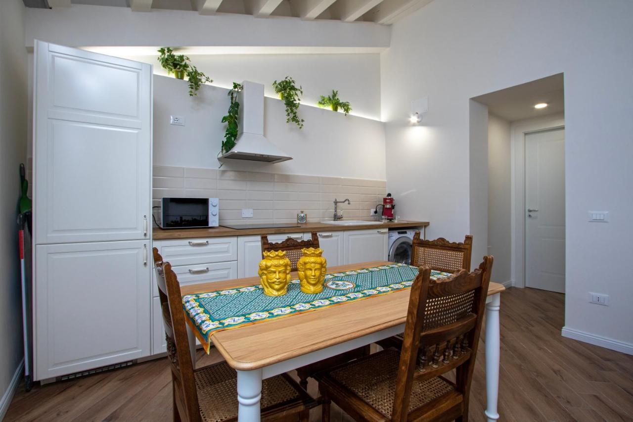 Cortile Del Greco Apartments パレルモ エクステリア 写真